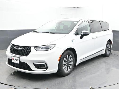 Bright White Clearcoat 2023 Chrysler Pacifica Hybrid Limited