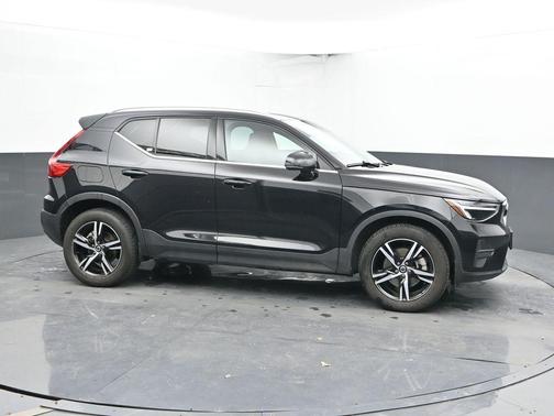 Black 2025 Volvo XC40 B5 Core Bright Theme
