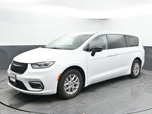 2024 Chrysler Pacifica Touring-L