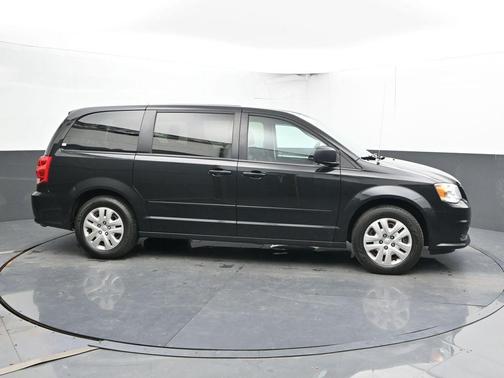 Brilliant Black Crystal Pearlcoat 2016 Dodge Grand Caravan AVP/SE