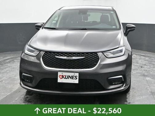 2023 Chrysler Pacifica Touring-L