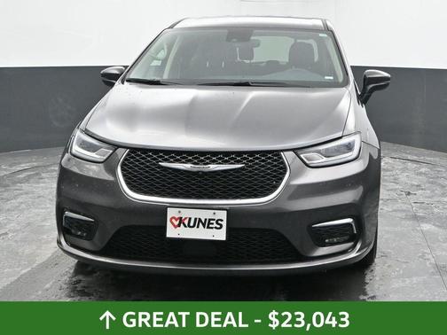 Granite Crystal Clearcoat Metallic 2023 Chrysler Pacifica Touring-L