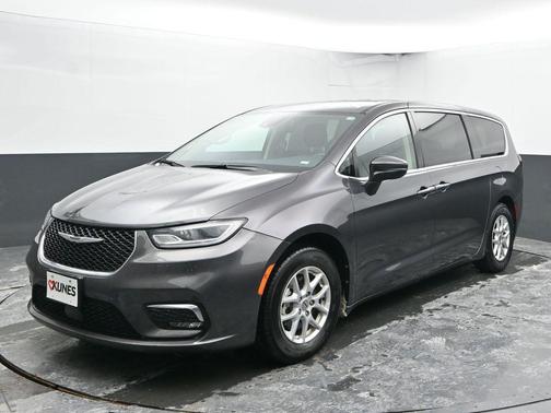 2023 Chrysler Pacifica Touring-L