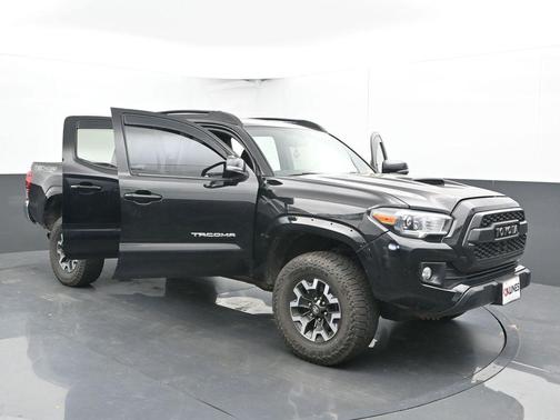 2017 Toyota Tacoma SR