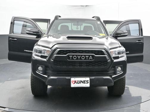 2017 Toyota Tacoma SR