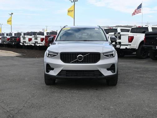 2024 Volvo XC40 B5 Core