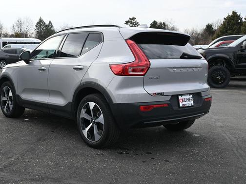 2024 Volvo XC40 B5 Core