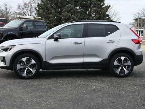2024 Volvo XC40 B5 Core