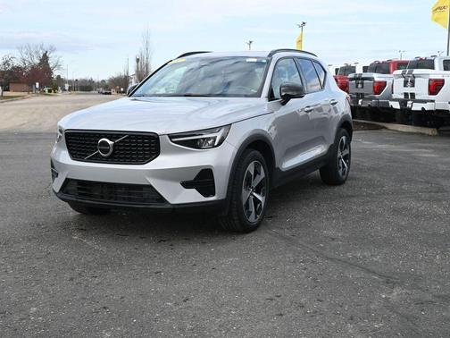 2024 Volvo XC40 B5 Core