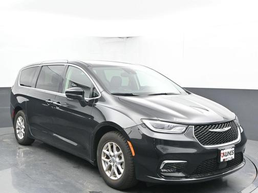 2023 Chrysler Pacifica Touring-L