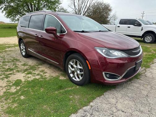 Velvet Red Pearlcoat 2019 Chrysler Pacifica Touring-L