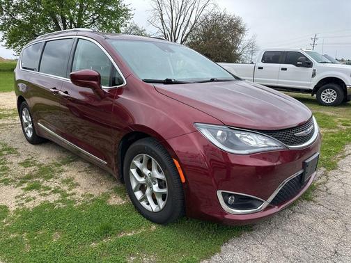 Velvet Red Pearlcoat 2019 Chrysler Pacifica Touring-L