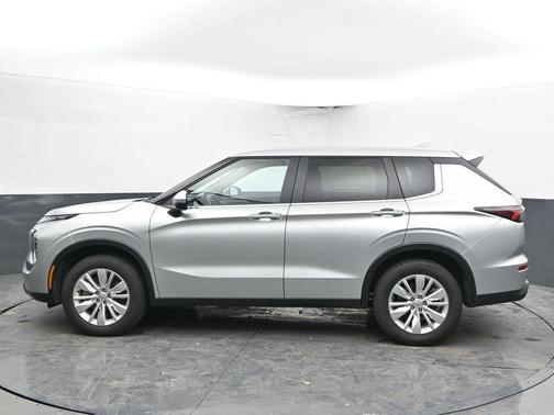 2025 Mitsubishi Outlander ES