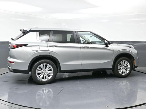 2025 Mitsubishi Outlander ES