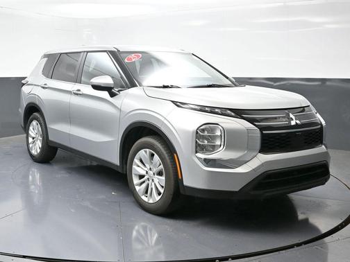 2025 Mitsubishi Outlander ES