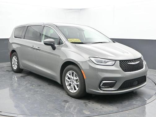 2023 Chrysler Pacifica Touring-L
