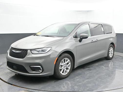 2023 Chrysler Pacifica Touring-L