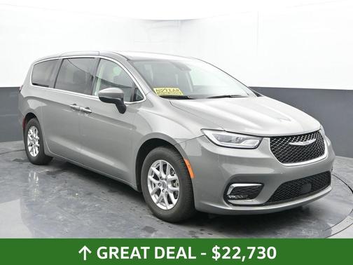 2023 Chrysler Pacifica Touring-L