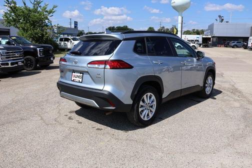 2024 Toyota Corolla Cross LE