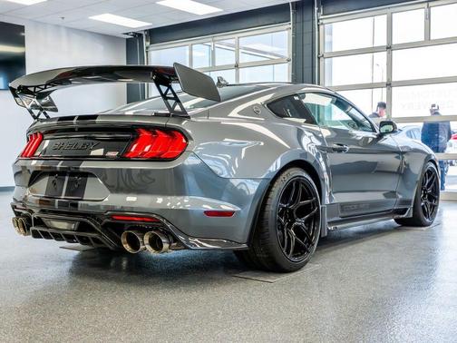 2022 Ford Shelby GT500 Base