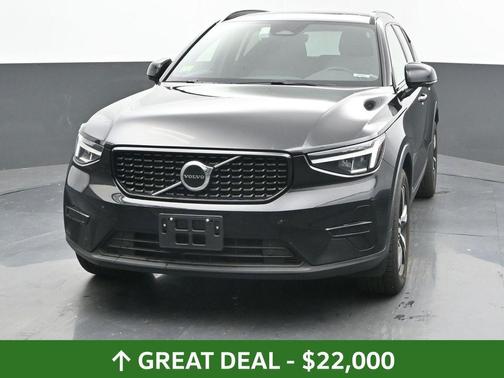 2024 Volvo XC40 B5 Core