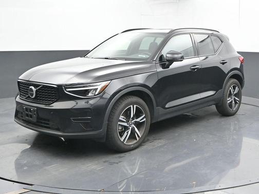 2024 Volvo XC40 B5 Core