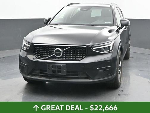 2024 Volvo XC40 B5 Core
