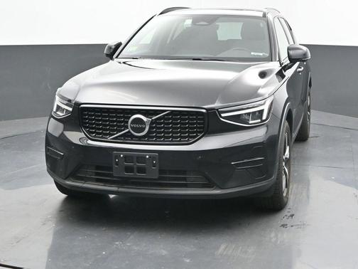 2024 Volvo XC40 B5 Core