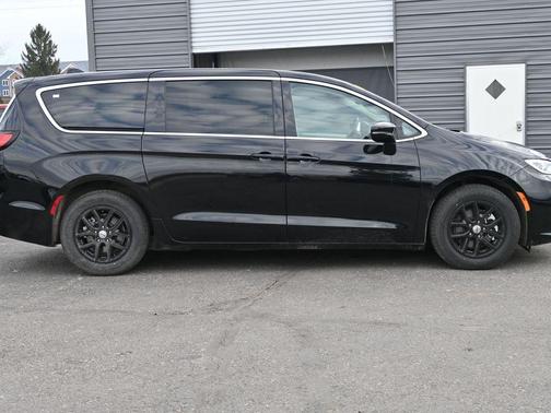 2024 Chrysler Pacifica Touring-L