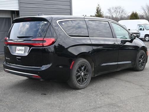 2024 Chrysler Pacifica Touring-L