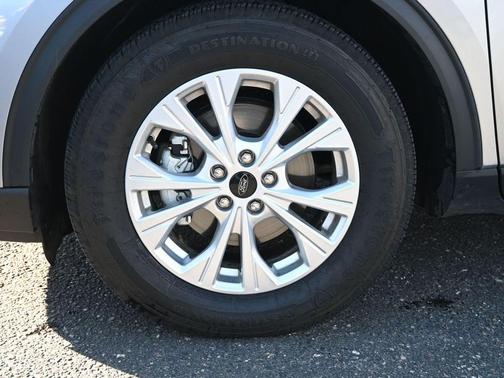 Iconic Silver Metallic 2024 Ford Escape Active