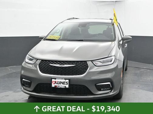 2022 Chrysler Pacifica Touring-L