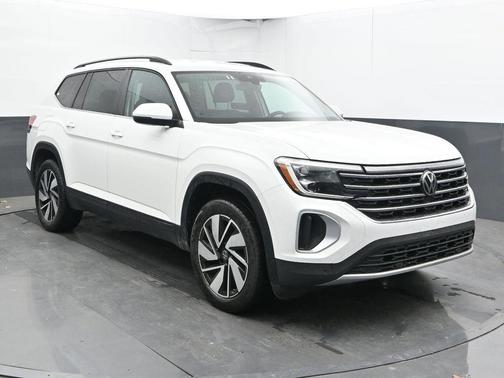 Pure White 2025 Volkswagen Atlas 2.0T SE w/Technology