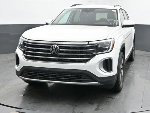 Pure White 2025 Volkswagen Atlas 2.0T SE w/Technology
