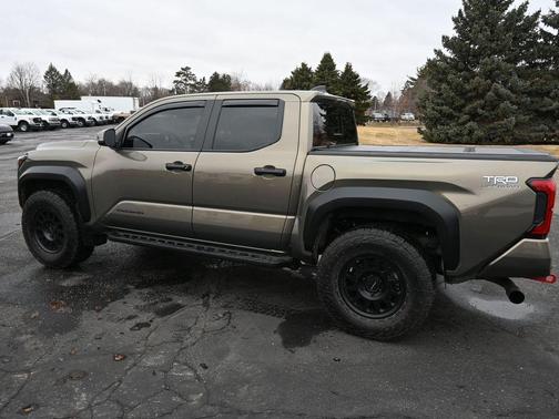 2025 Toyota Tacoma Hybrid TRD