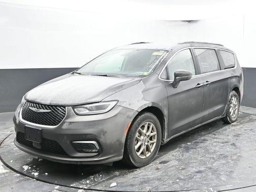 2022 Chrysler Pacifica Touring-L