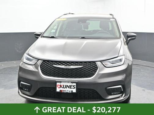 2022 Chrysler Pacifica Touring-L