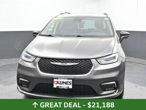 2022 Chrysler Pacifica Touring-L