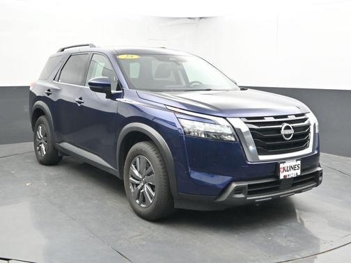 Deep Ocean Blue 2025 Nissan Pathfinder SV