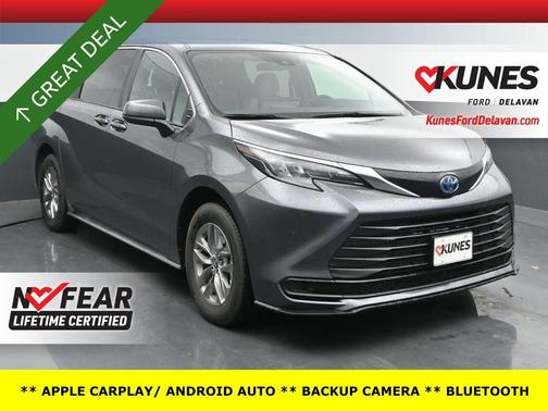 2025 Toyota Sienna LE