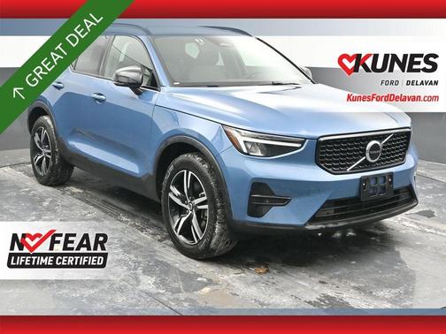 2024 Volvo XC40 B5 Core