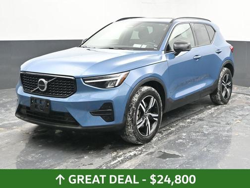 2024 Volvo XC40 B5 Core