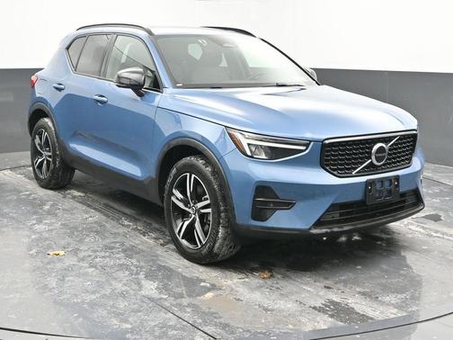 2024 Volvo XC40 B5 Core