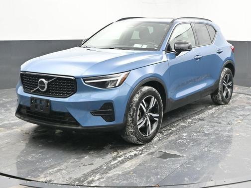 2024 Volvo XC40 B5 Core