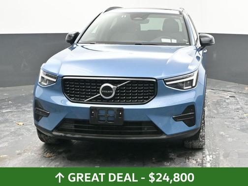 2024 Volvo XC40 B5 Core