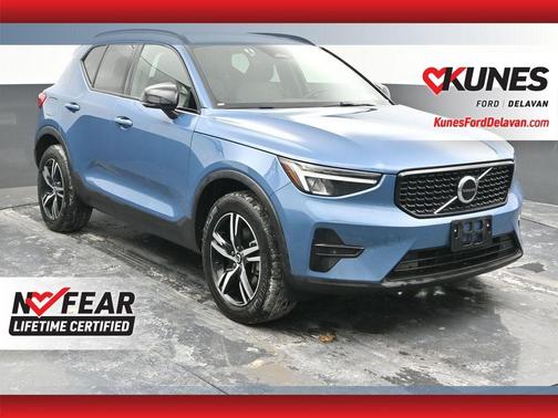2024 Volvo XC40 B5 Core