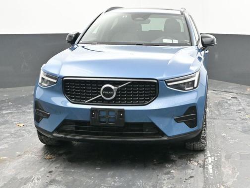 2024 Volvo XC40 B5 Core