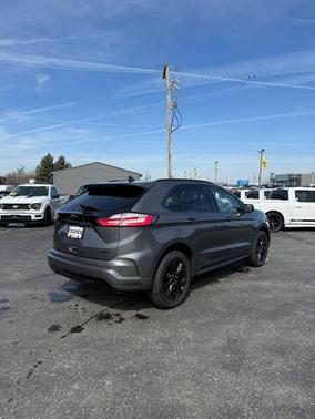 2022 Ford Edge SE