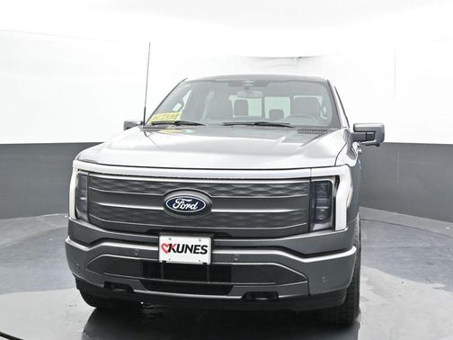 2025 Ford F-150 Lightning LARIAT