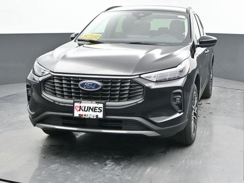 Agate Black Metallic 2026 Ford Escape PHEV